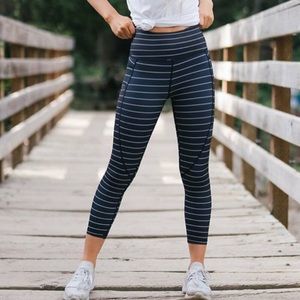 Zyia Capri light n tight striped leggings